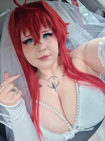 Fyly cosplays image