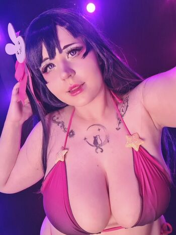 Fyly cosplays image