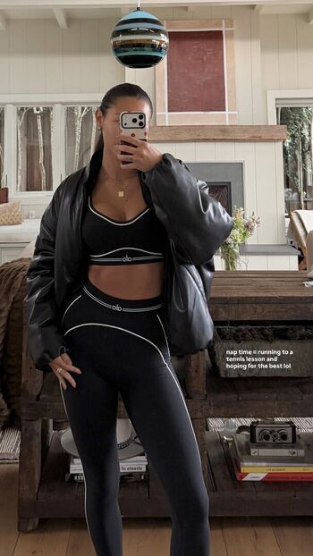 Gabbie sul page 3 image