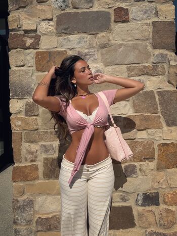 Gabriela moura page 3 image