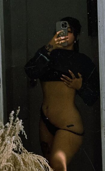 Gabriela robles image