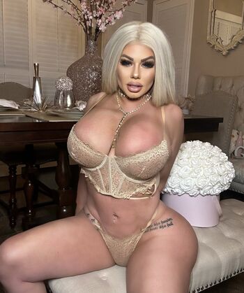 Gabz after dark image