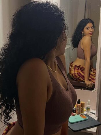 Gayathri ajith image