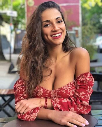 Gina casinelli image