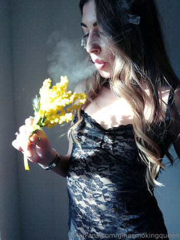 ginasmokingqueen