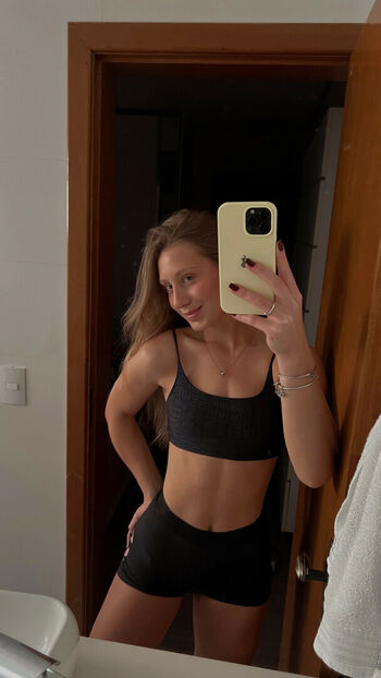 Giovanna amaral image