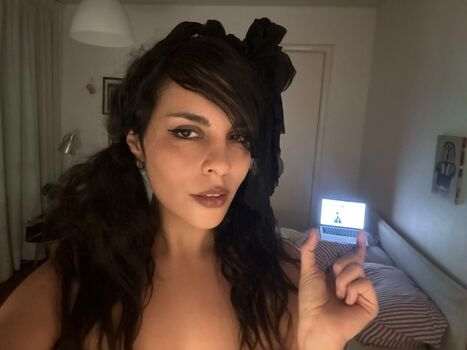 Girl ultra image