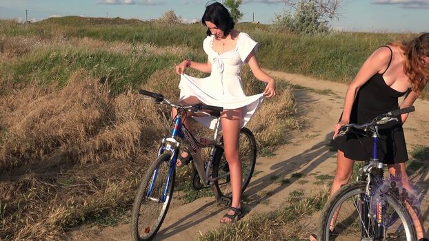 Girls huntersbeauty image