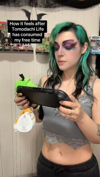 Girls play 1 image