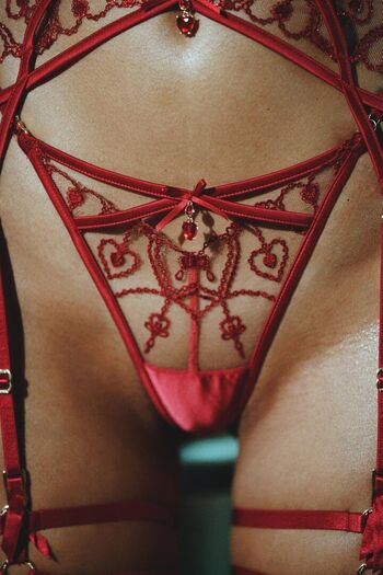 Gizele oliveira image