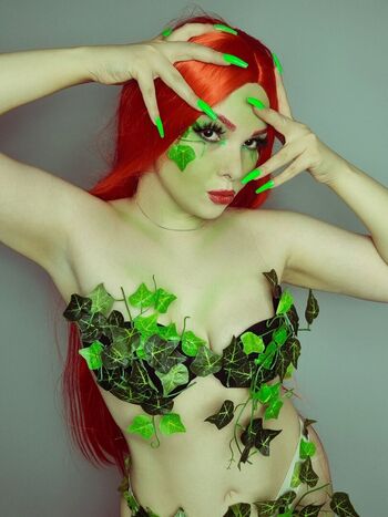 Glitchedegirlcosplay image