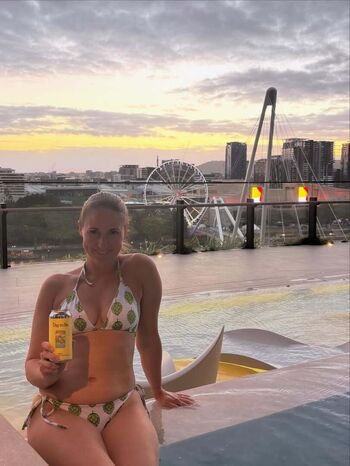 Globalcraftbeergirl image