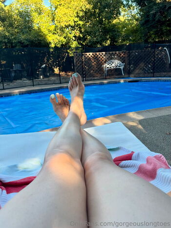 Gorgeouslongtoes image