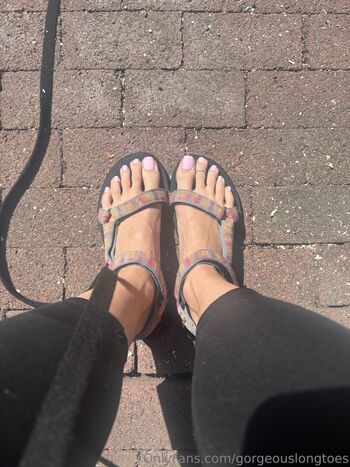 Gorgeouslongtoes image