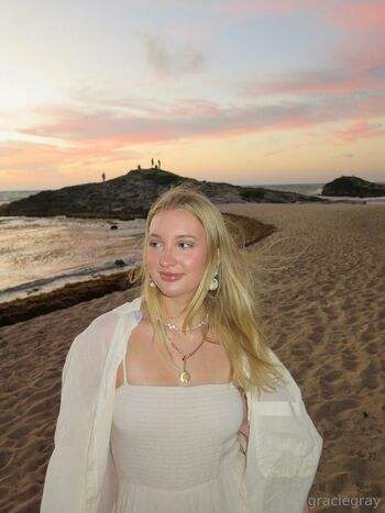 Gracefully lilly image