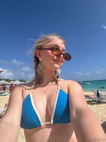 Gracefully lilly image