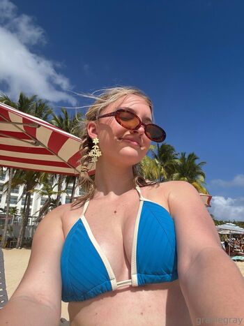 Gracefully lilly image