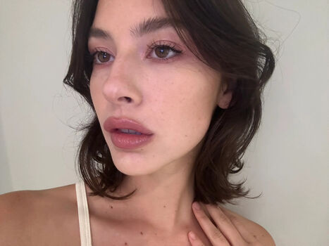 Gracie abrams image