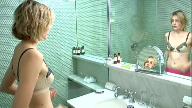 Greta gerwig image
