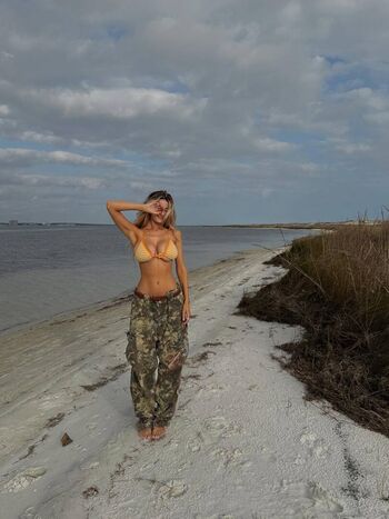 hadelinemope / Maddie Hope