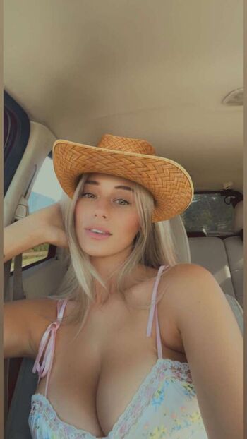 hadelinemope / Maddie Hope