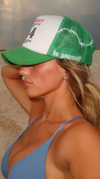 hadelinemope / Maddie Hope