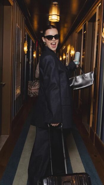 Hailee steinfeld 1 page 2 image