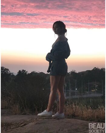 Hailee steinfeld 1 image
