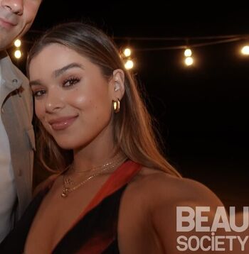 Hailee steinfeld 1 image