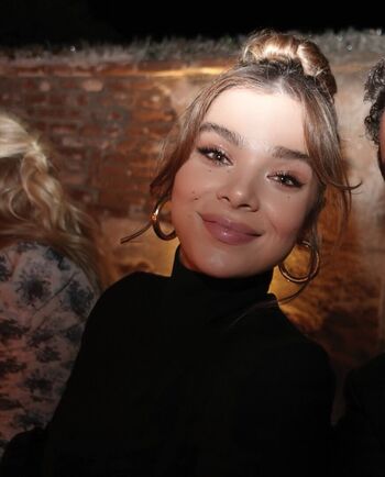 Hailee steinfeld 1 image