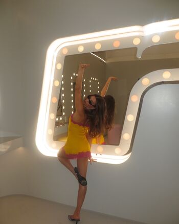 Hailey baldwin bieber image