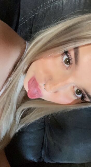 Hailey frizzell image