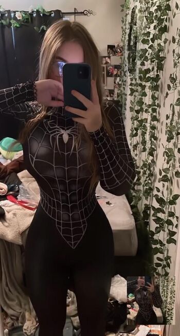 Hailey frizzell image