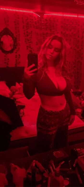 Hailey frizzell image