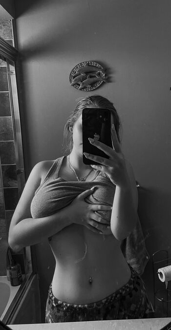 Hailey frizzell image