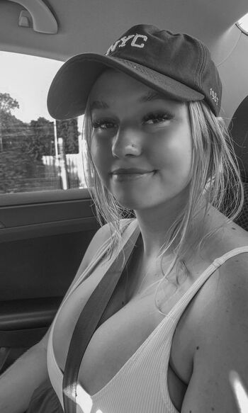 Hailey frizzell image