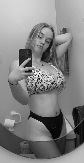 Hailey frizzell image