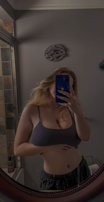 Hailey frizzell image