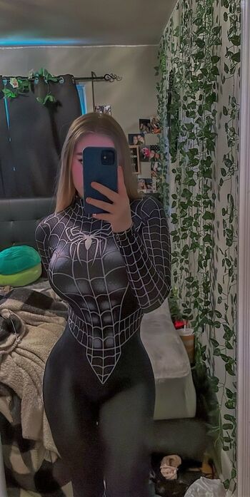 Hailey frizzell image