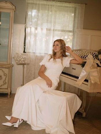 Hailey johnson image