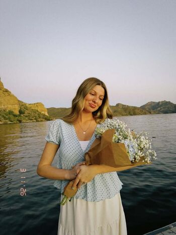 Hailey johnson image