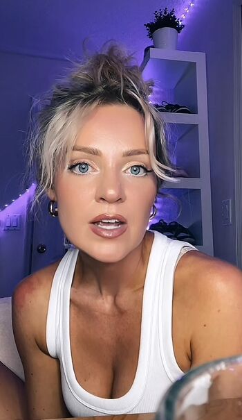 Hailey malles image