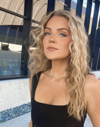 Hailey malles image