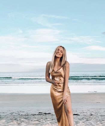 Hailey malles image