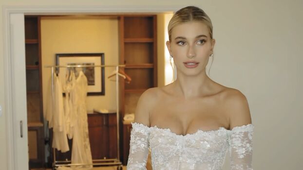 Haileybaldwin image