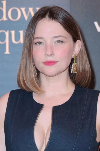 Haley bennet image