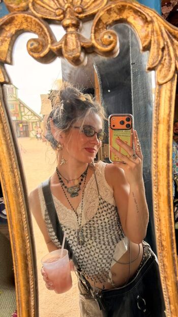 Haley lu richardson image