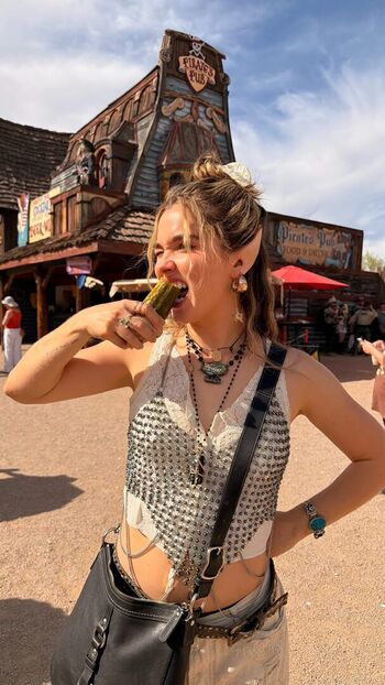 Haley lu richardson image