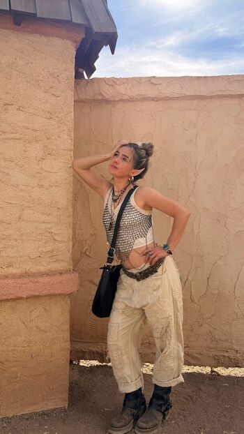 Haley lu richardson image