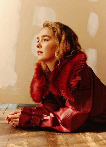 Haley lu richardson image